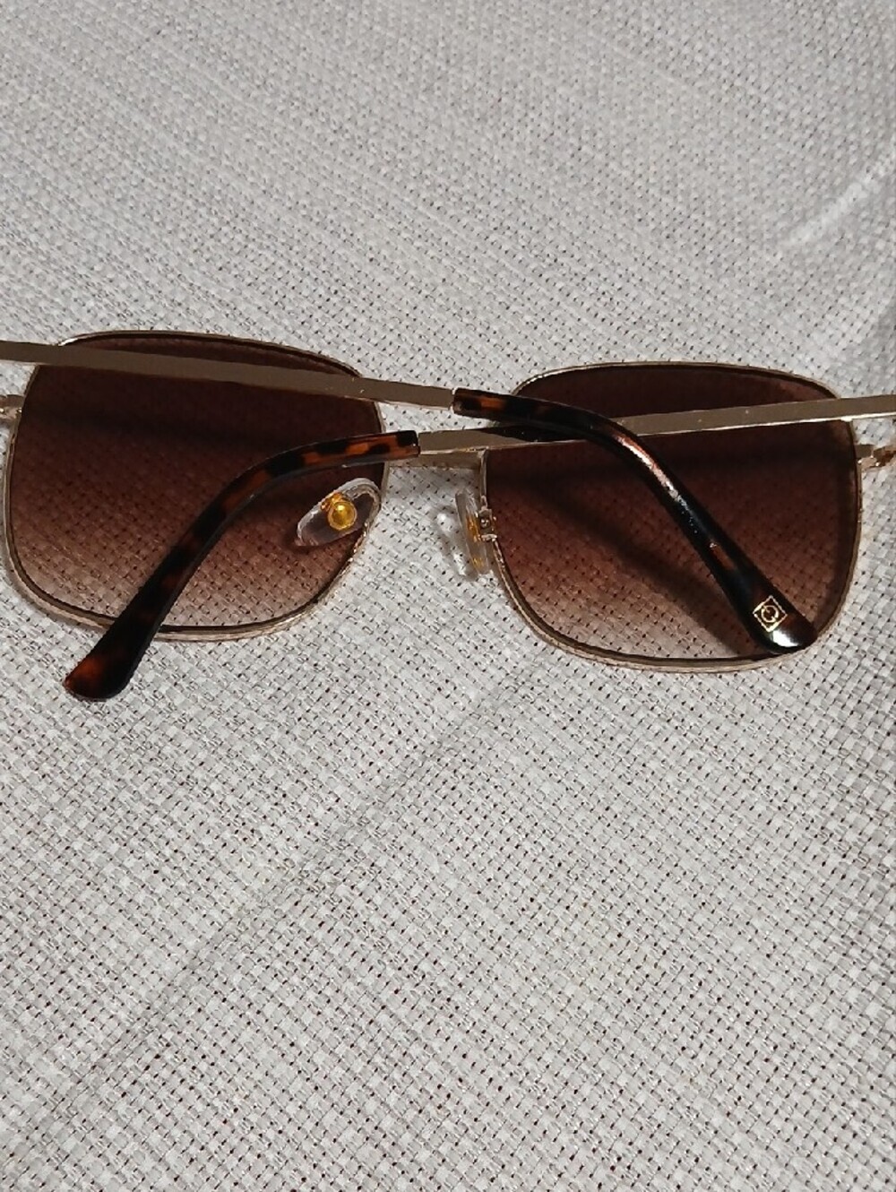 Foster Grant Gold Frame Sunglasses with Brown Lenses - Picture 5 of 5